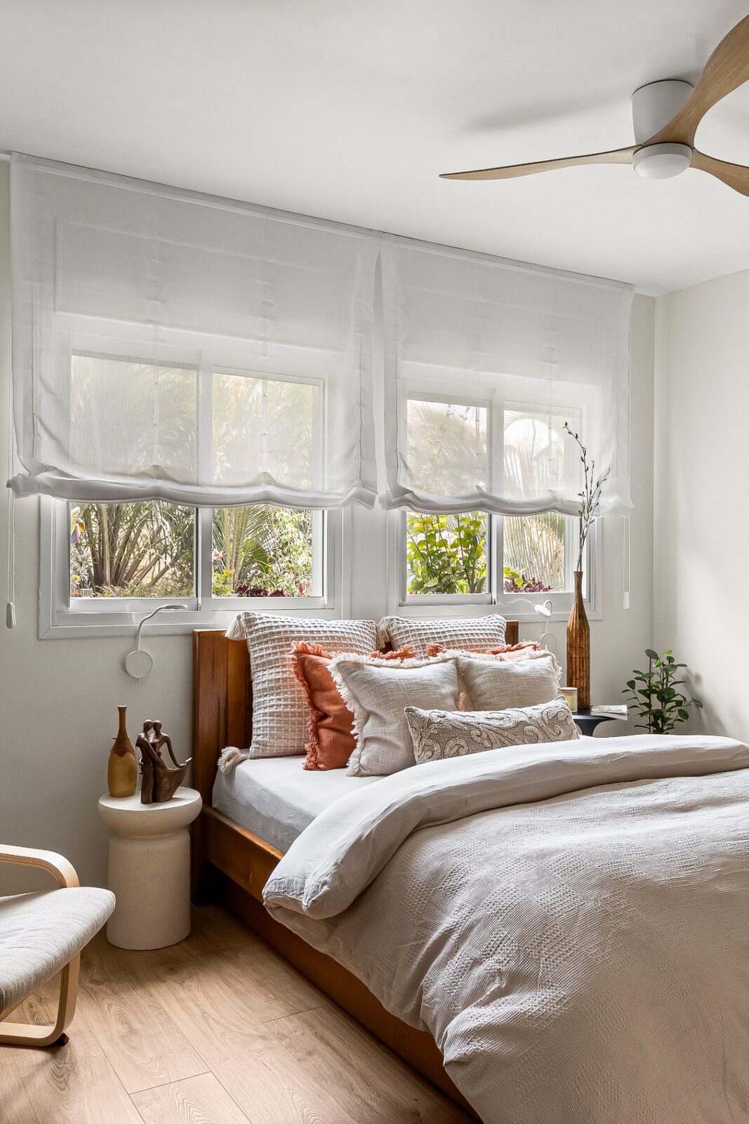 Rishon LeZion bedroom with layered textiles and soft Roman shades