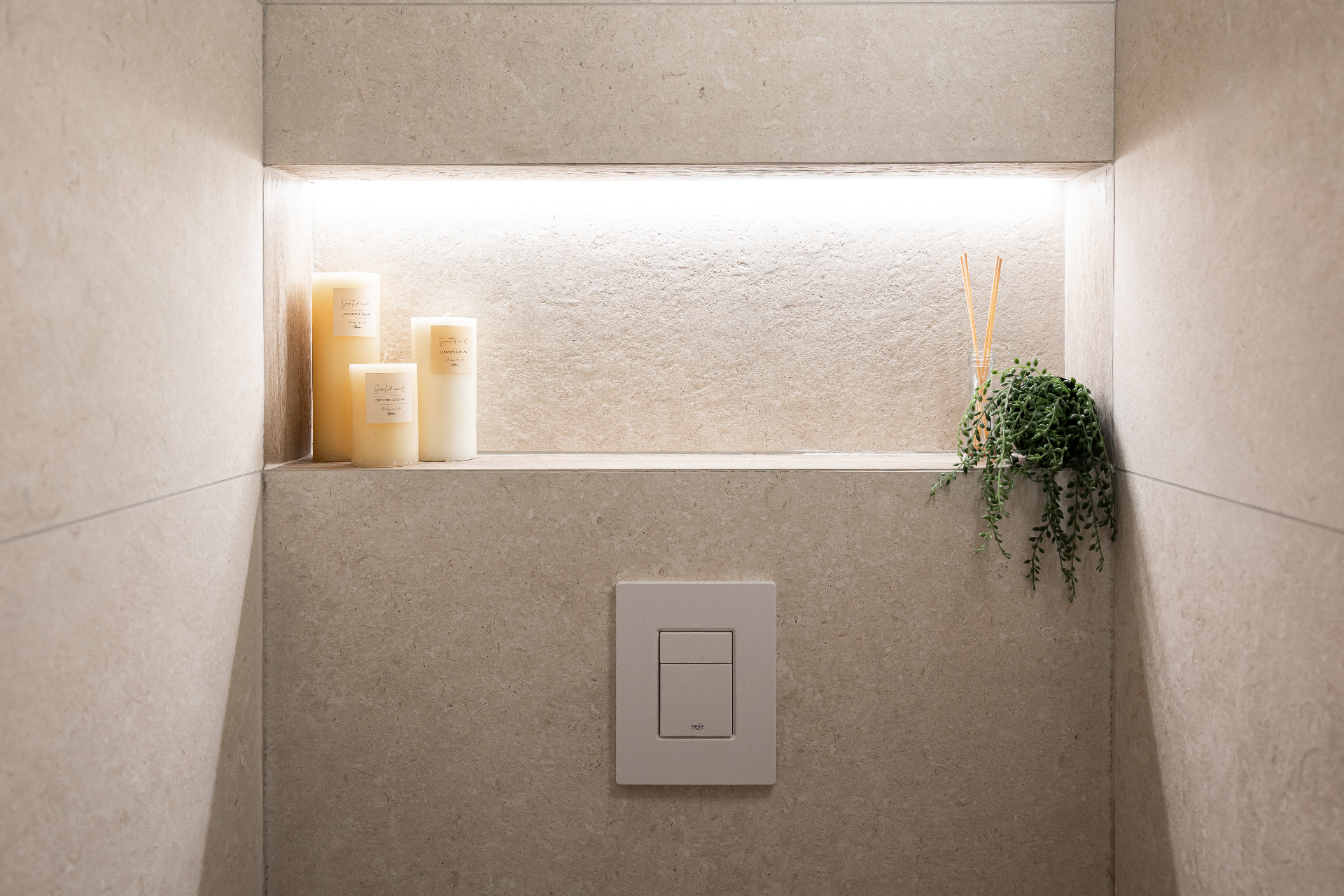 Rishon LeZion bathroom recessed niche detail with soft backlighting and stone surround
