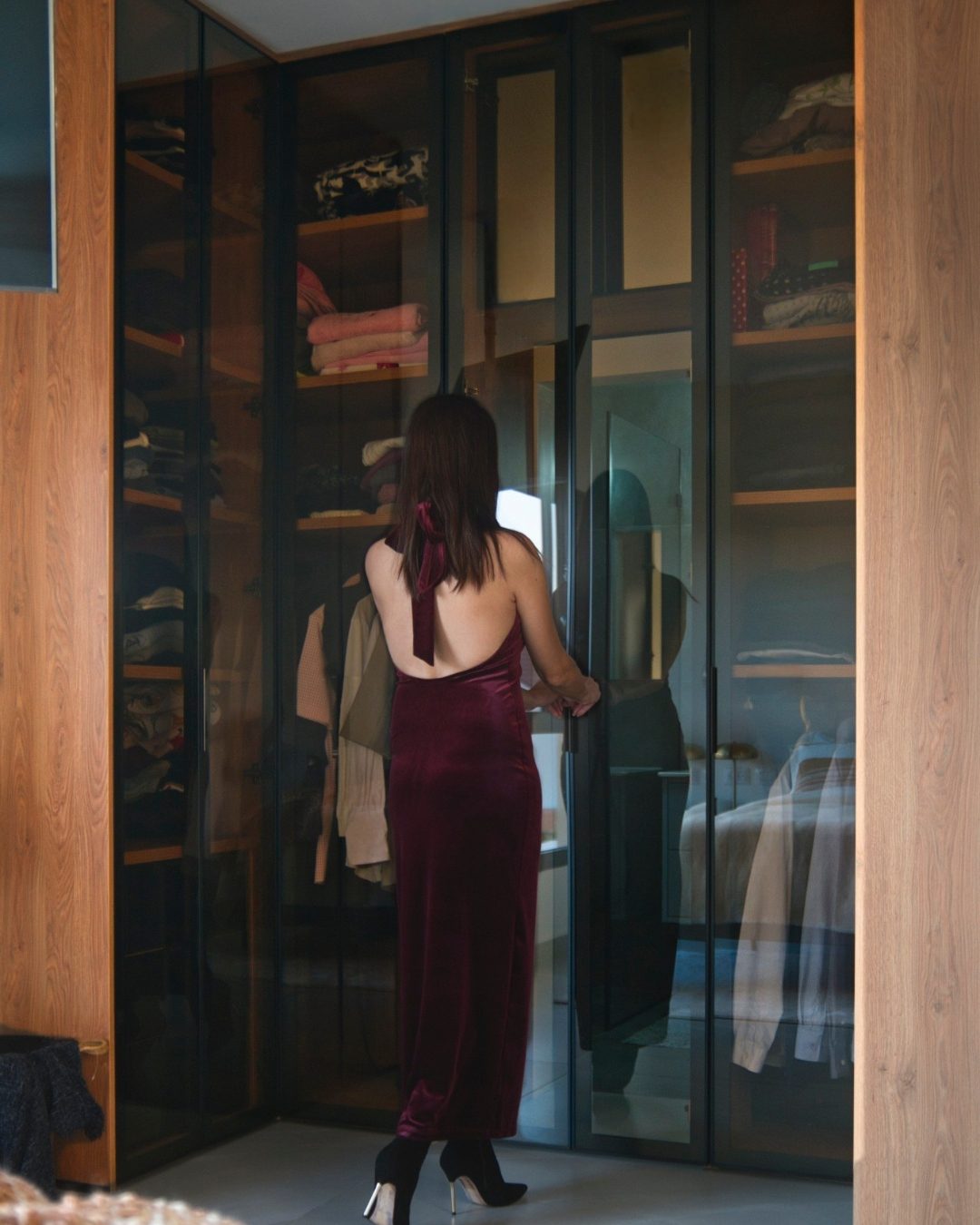 Rishon LeZion walk-in closet lifestyle in velvet dress